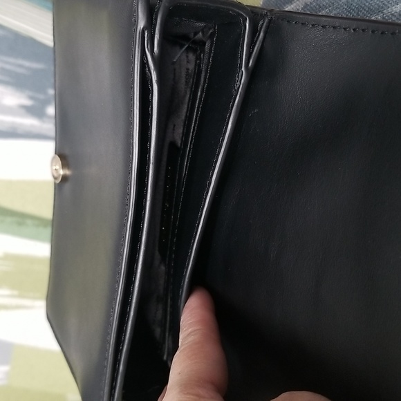 Michael Kors Cute Crossbody In Black With Light Gold Tone Hardware EUC - Picture 13 of 14